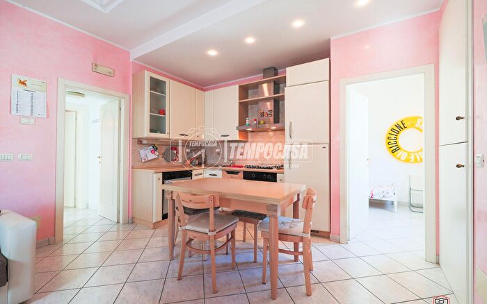 Appartamento trilocale in vendita in Viale Montefiore, Riccione