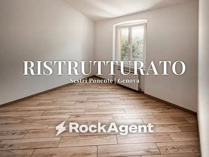 Appartamento quadrilocale in vendita in Piazza Cosma Clavarino, Genova