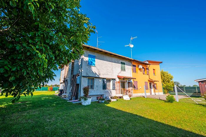 Casa con 6 locali in vendita in Via Ridolfina, San Pietro In Casale