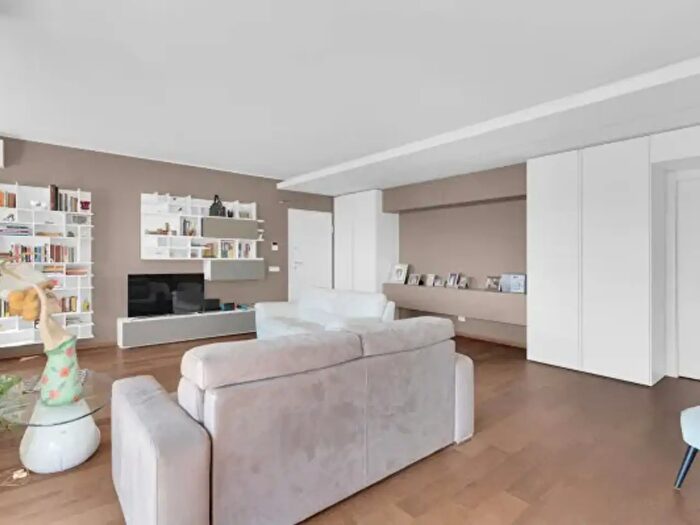 Appartamento quadrilocale in vendita in Via Gioacchino Rossini, Novara