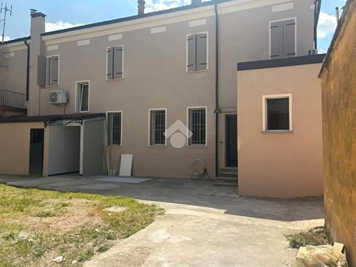 Appartamento bilocale in vendita in Via Villanova Maiardina, San Giorgio Bigarello
