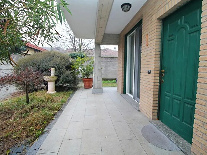 Casa quadrilocale in vendita in Via SantAmbrogio, Rescaldina