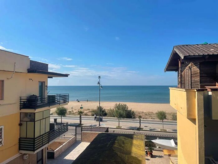 Appartamento bilocale in vendita in Via Cavour, Mondragone