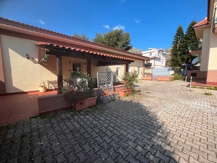 Casa monolocale in affitto in Via Omero, Mondello Valdesi, Palermo