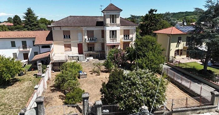 Casa con 7 locali in vendita in Rivalta Bormida