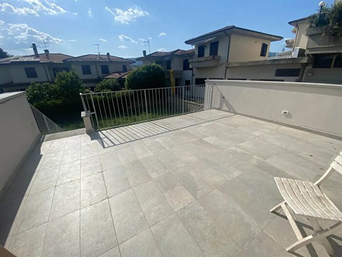 Appartamento con 5 locali in affitto in Via dei Cipressi, Pistoia