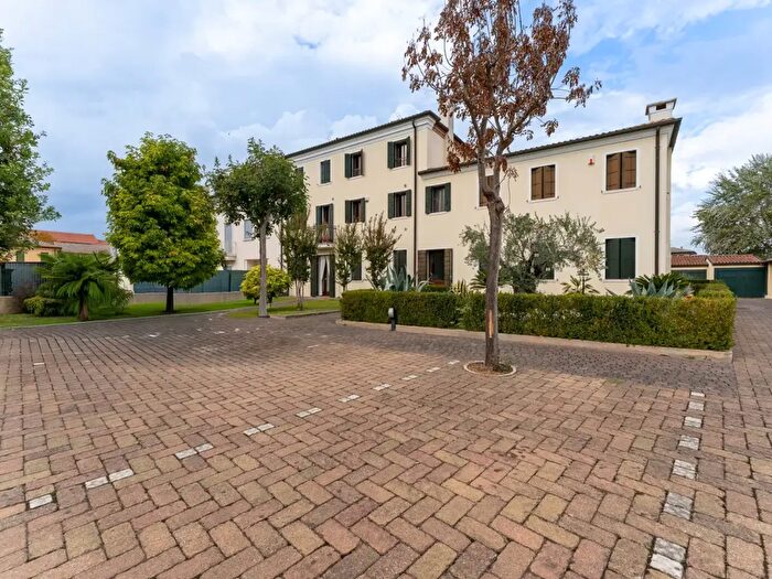 Appartamento quadrilocale in vendita in Via Veneto a, Campolongo Maggiore