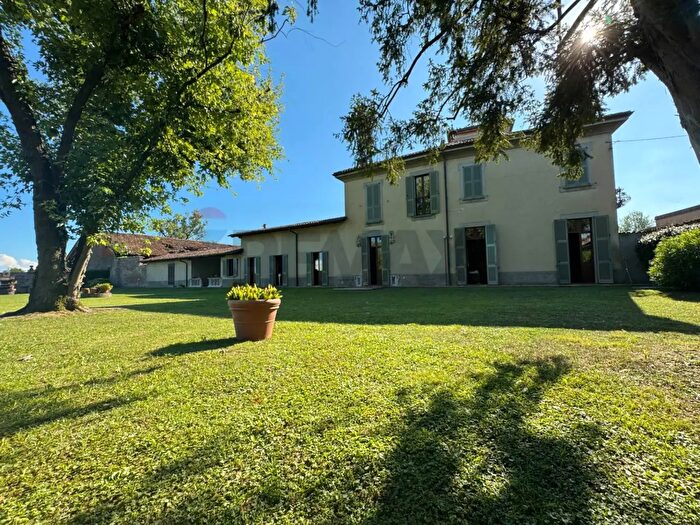 Casa con 6 locali in vendita in Fara Gera D'Adda