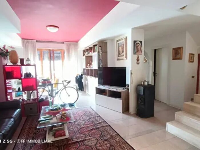 Appartamento quadrilocale in vendita in Strada Statale Picena, Amandola