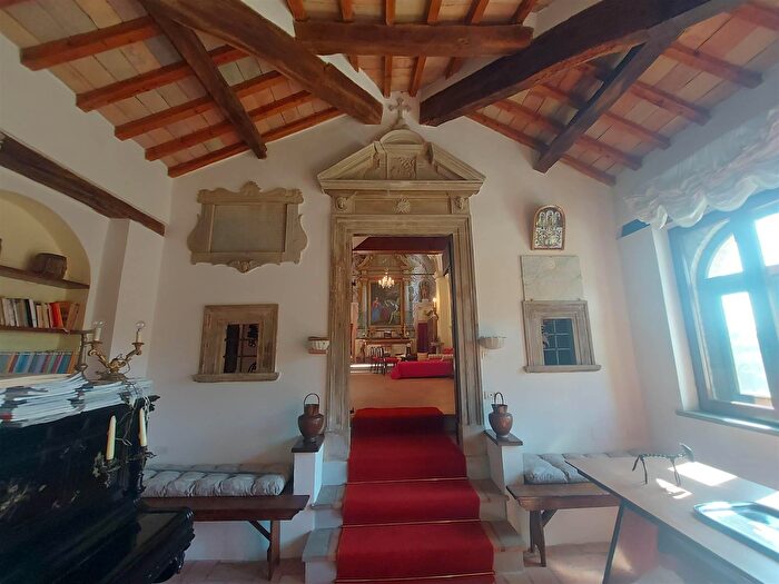 Casa con 12 locali in vendita in Frazione Palazzo, Arcevia