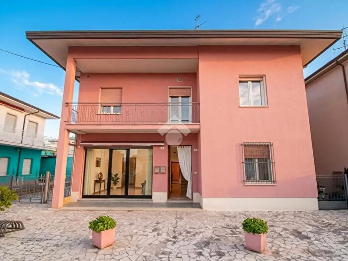 Casa con 5 locali in vendita in Via De Gasperi, Gambettola