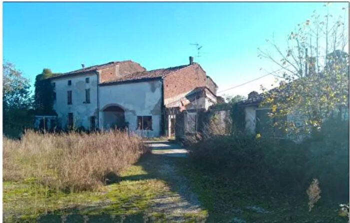 Casa con 6 locali in vendita in Via Dossi Superiori, Gussola
