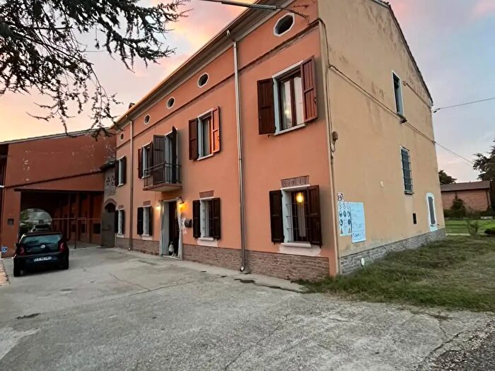Casa con 12 locali in vendita in San Benedetto Po