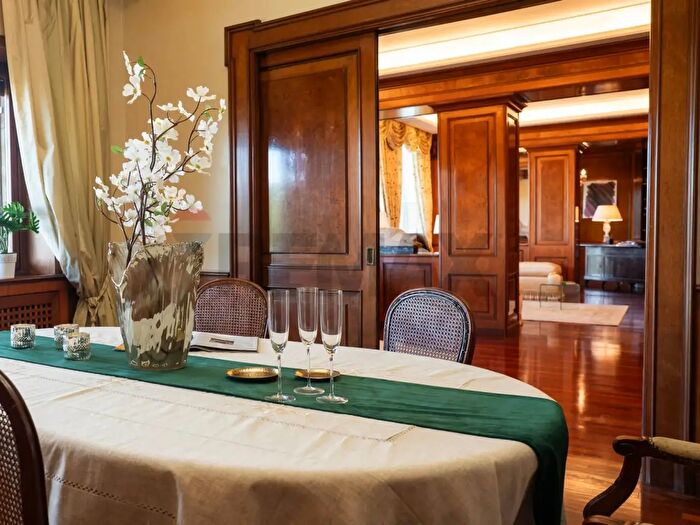 Appartamento con 11 locali in vendita in Via Vitellia, Roma