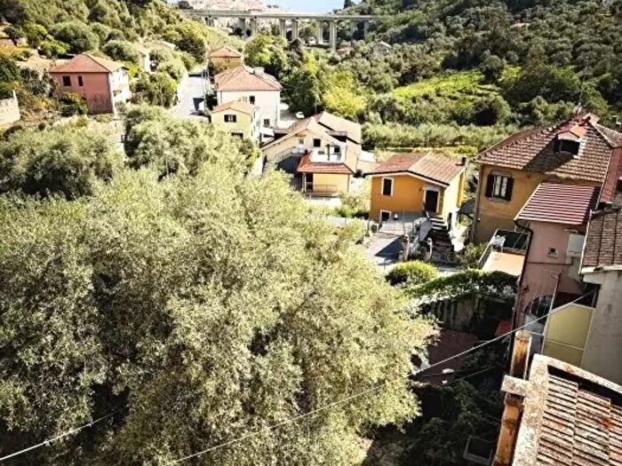 Appartamento trilocale in vendita in Via Artallo, Imperia