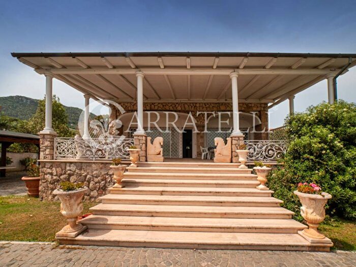 Casa con 6 locali in affitto in Lungomare Circe, Centro, San Felice Circeo