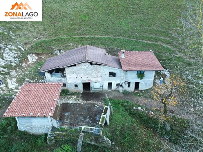 Casa con 5 locali in vendita in Via Battisti, Sulzano