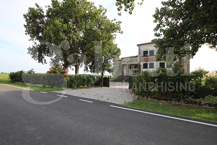 Casa con 13 locali in vendita in Jolanda di Savoia, Jolanda Di Savoia