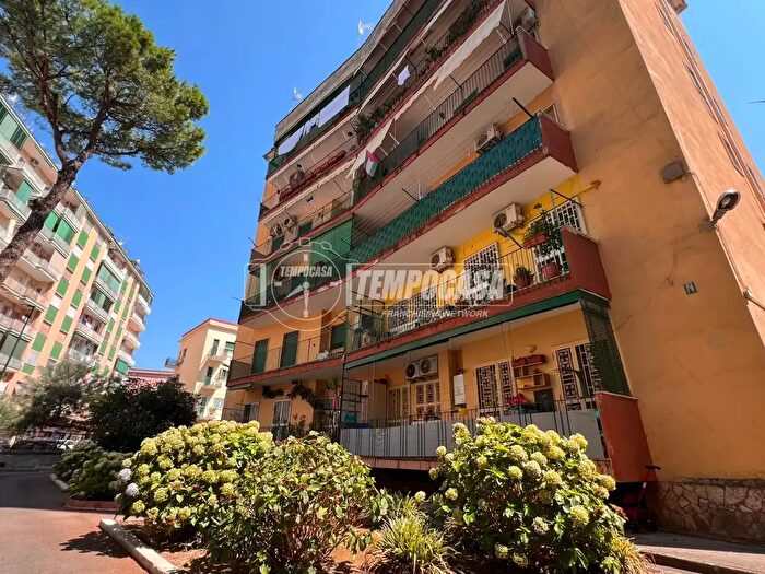 Appartamento quadrilocale in vendita in Traversa Augusto De Martino, Napoli