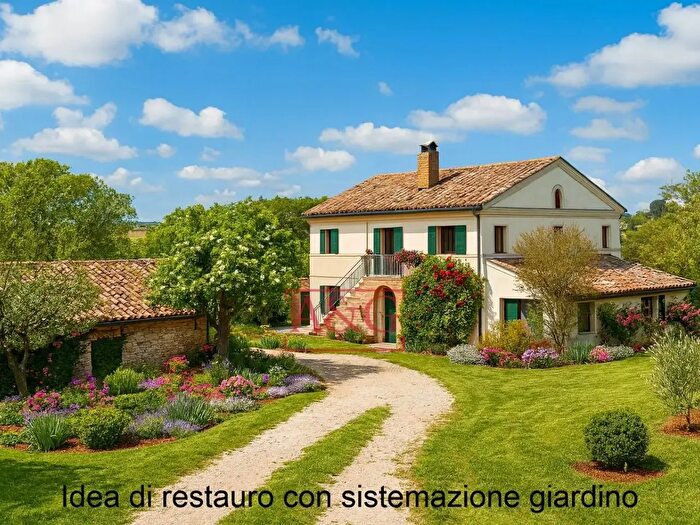 Casa con 6 locali in vendita in Frazione Montefiore, Recanati