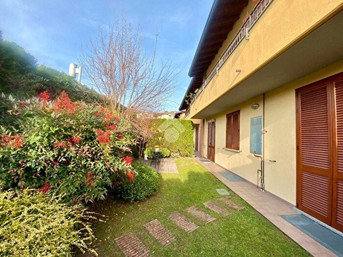 Appartamento bilocale in vendita in Via Fiume, Capiago Intimiano