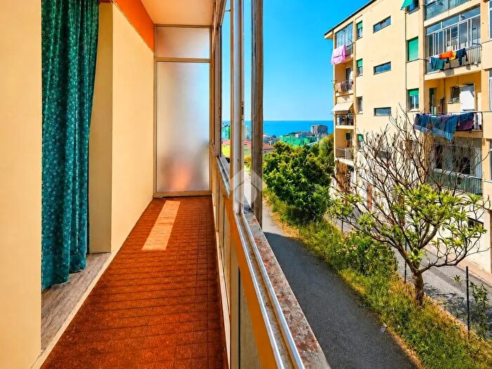 Appartamento con 5 locali in vendita in Via Chiappino, Savona