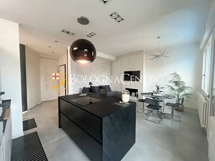 Appartamento con 5 locali in vendita in Via di Saliceto, Bologna