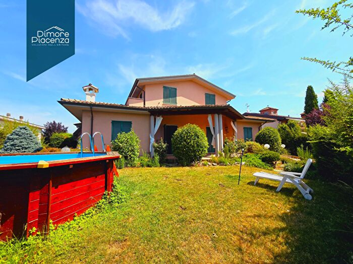 Casa con 13 locali in vendita in Via Lampugnana, Rottofreno