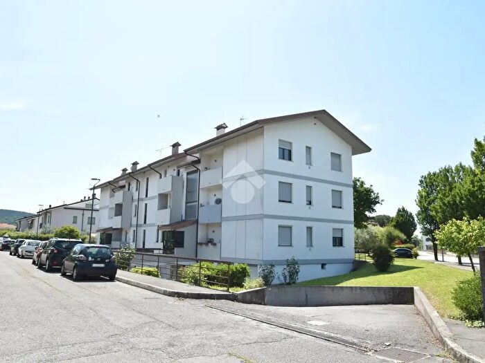 Appartamento trilocale in vendita in Via dei Conventi, Farra DIsonzo