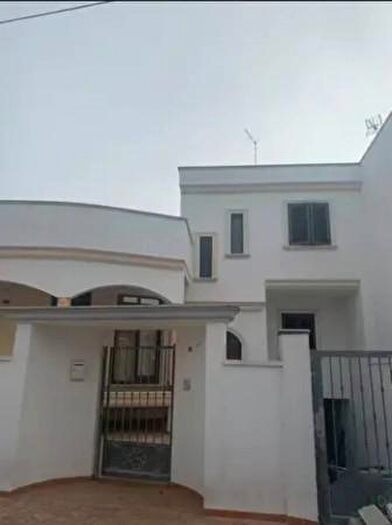 Casa con 6 locali in vendita in Via della Libertà, Veglie