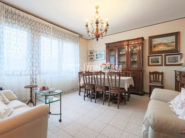 Appartamento quadrilocale in vendita in Via Enrico De Nicola, Bologna