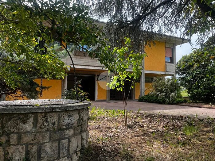 Casa quadrilocale in vendita in Via Mazzini, Capriano Del Colle