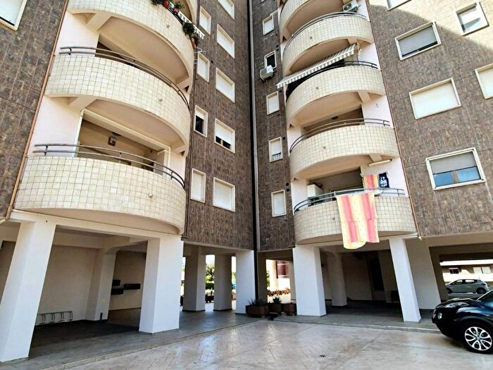 Appartamento trilocale in affitto in Viale Sergio Cosmai, Panebianco Tribunale, Cosenza