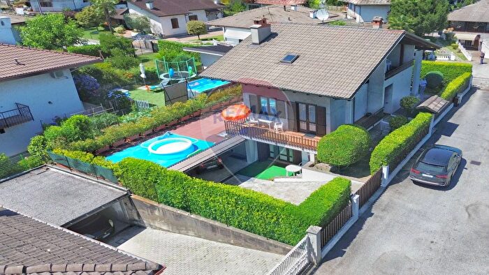 Casa con 6 locali in vendita in Borgo Ticino