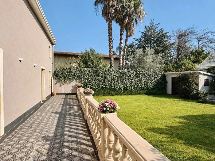 Casa con 5 locali in affitto in Via Roma, SantAgata Li Battiati