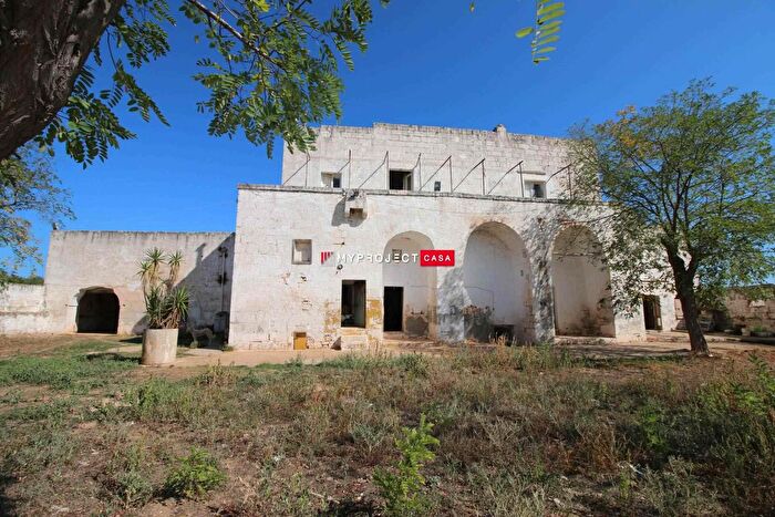 Casa con 20 locali in vendita in Carovigno