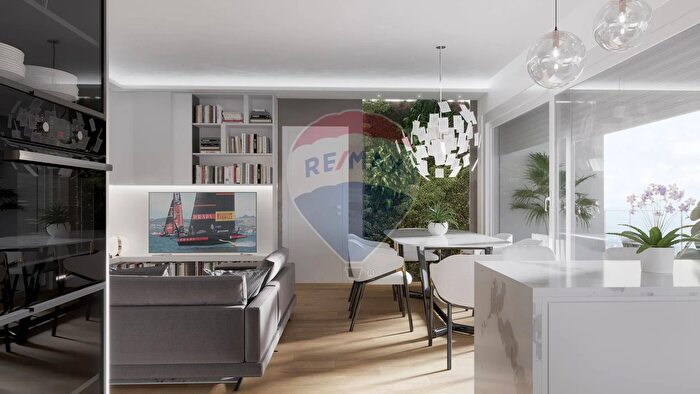 Appartamento trilocale in vendita in Via Roma, Colverde