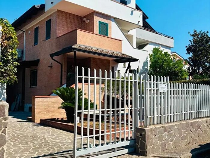 Casa con 5 locali in affitto in Via Staffetta, Giugliano In Campania