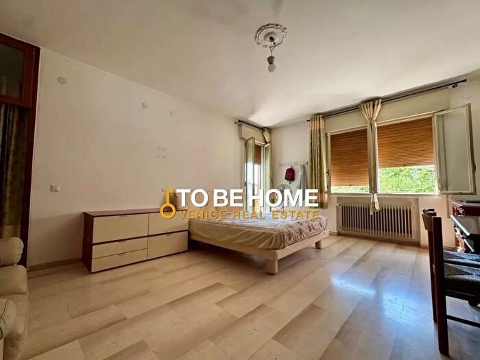 Appartamento con 7 locali in vendita in a Circonvallazione, Venezia