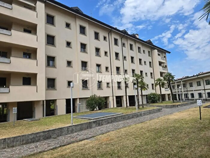 Appartamento trilocale in vendita in Via Luigi Calori, Locate Di Triulzi
