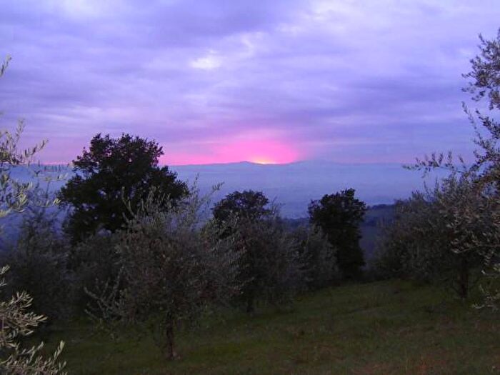 Casa con 6 locali in vendita in Via San Fortunato, Assisi