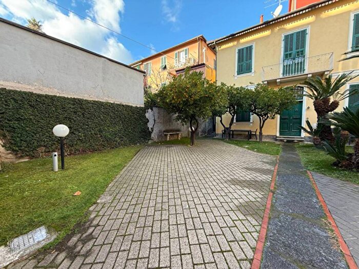 Casa quadrilocale in affitto in Corso Dante Alighieri, Centro, Alassio