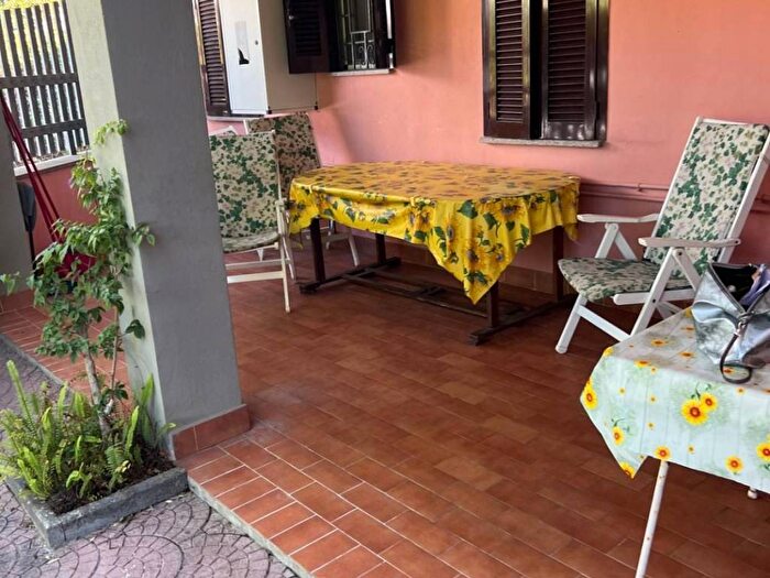 Casa trilocale in affitto in Via Tortoreto, Fregene, Fiumicino