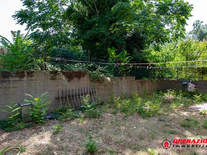 Appartamento trilocale in vendita in Via Ascrea, Roma