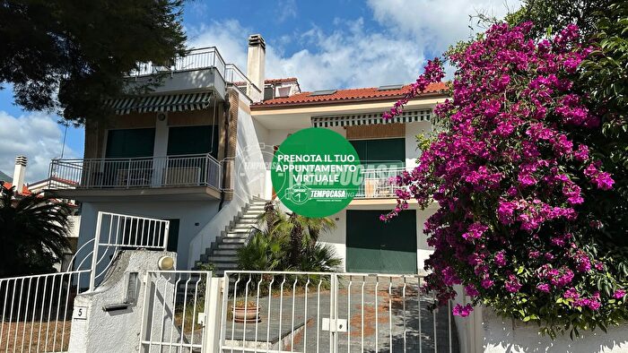 Casa con 9 locali in vendita in Via Giovanni Alfonso Colmanet, Borghetto Santo Spirito