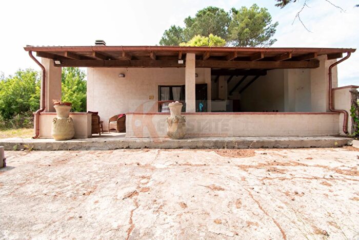 Casa bilocale in vendita in Località Saccargia Snc, Codrongianos