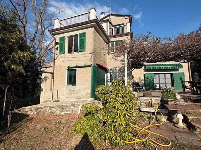 Casa con 6 locali in vendita in Fosdinovo