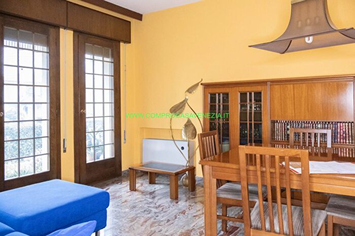 Casa con 5 locali in vendita in Viale Kennedy, Quarto DAltino