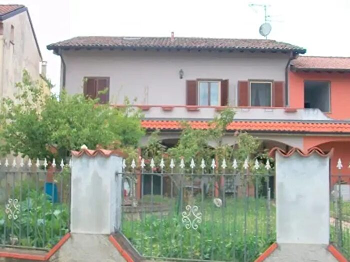 Casa con 6 locali in vendita in Via Rizzolina, Corana