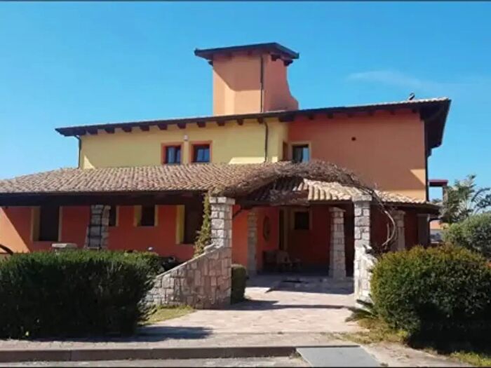 Casa con 6 locali in vendita in Via Emilio Lussu, Portoscuso